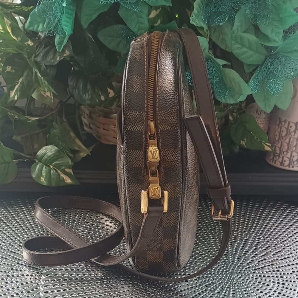 Louis Vuitton Damier Crossbody Bag - Picture 2 of 10